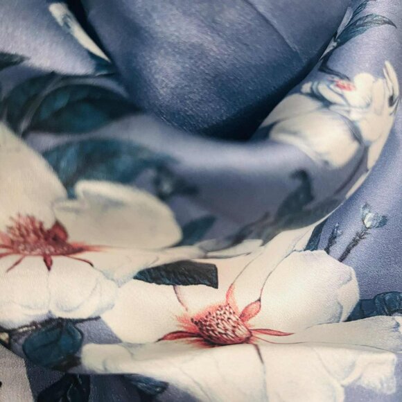 Vintage 1980s 100% Silk Floral Square Scarf 53×53, Blue & White Elegance - Picture 4 of 7